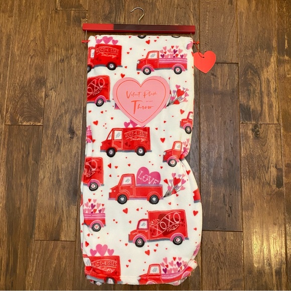 Other - Valentines Plush throw blanket